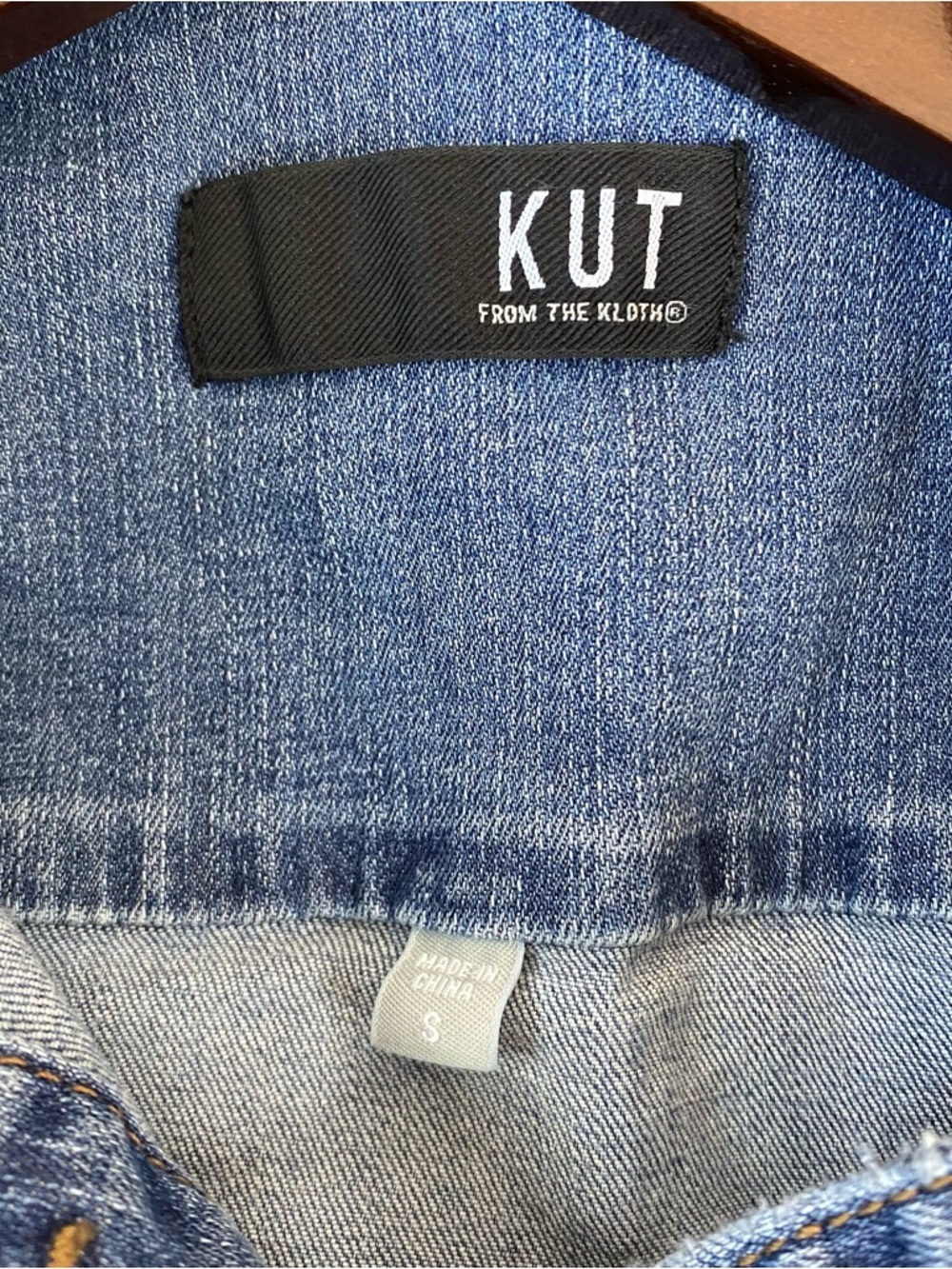 Kut from the Kloth Women’s Kara Cropped Blue Denim Jacket Frayed Raw Hem Small - Picture 5 of 6